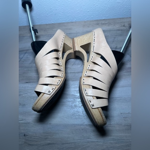 Dansko Women's Tilly Leather Beige Clog Sandals Wooded Heel Slip Ons,Size US 7 - Picture 4 of 12